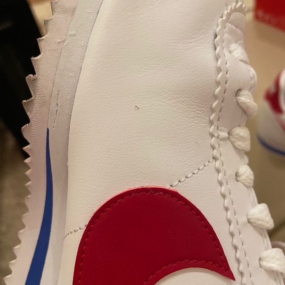 Nike Women’s Classic Cortez Leather in White/Red - Picture 5 of 7